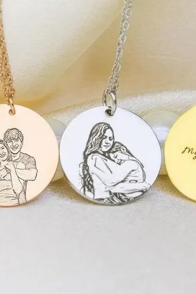 Personalized Engraved Photo Pendant Necklace – Meaningful Custom Jewelry